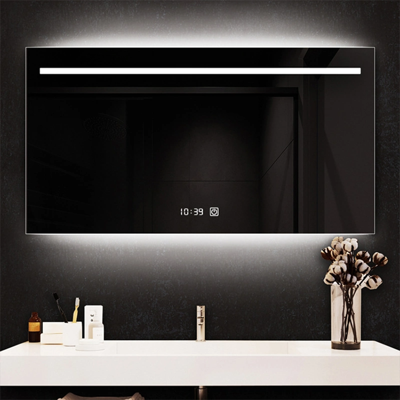 LED ライトが付いている現代壁のスマート ミラーによって照らされる浴室の反霧ミラー LED の浴室ミラー